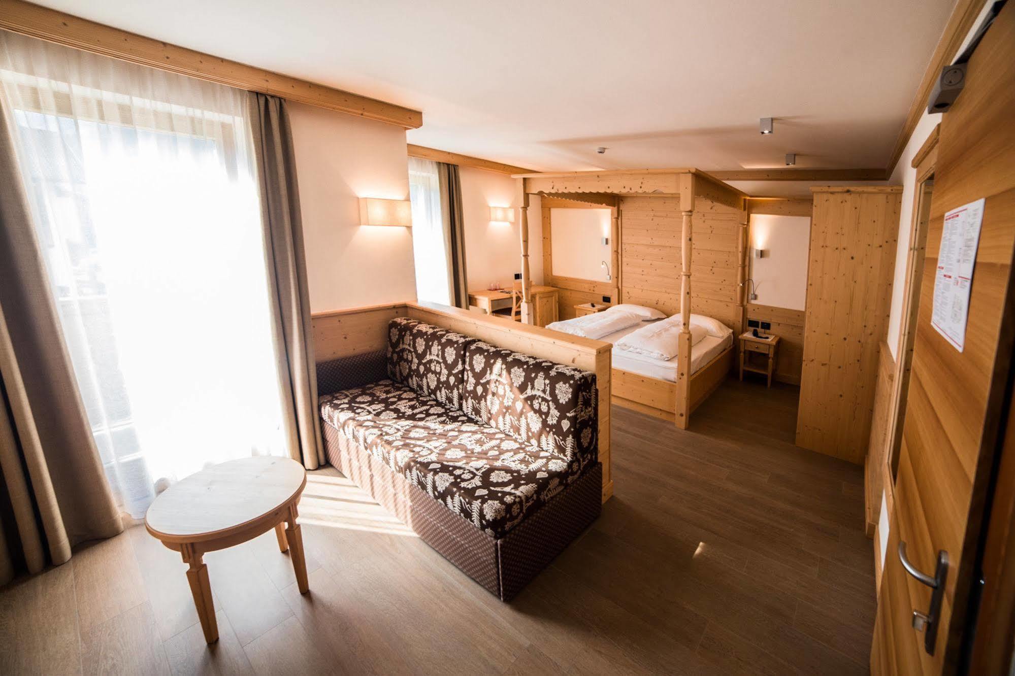 Hotel Garni Paradisi - Wellness & Spa Mezzano Dış mekan fotoğraf